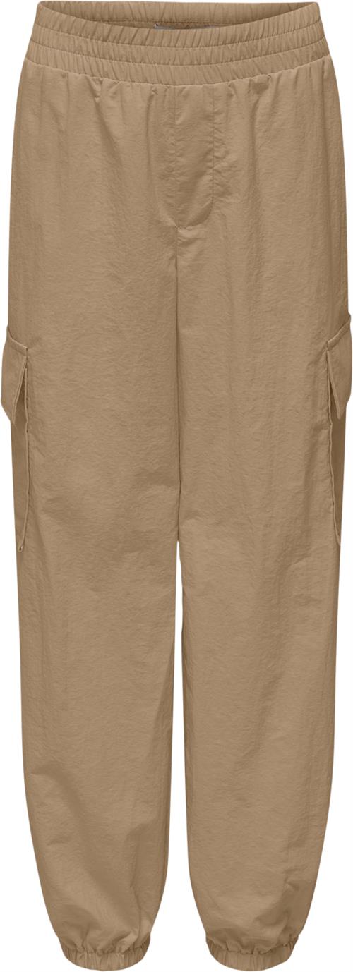 Se ONLY Kogecho Cargo Parachute Pant PNT Str 158 - Tannin Bukser hos Magasin ved Magasin