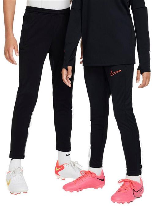 Se Nike Drifit Academy Bukser 158-170 / XL - Træningsbukser hos Magasin ved Magasin