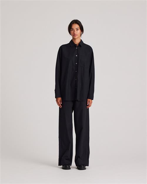 Se Gai&Lisva Astrid L/S Shirt Poplin Gots 243975 Kvinde Black Langærmede Bluser Str L - hos Magasin ved Magasin