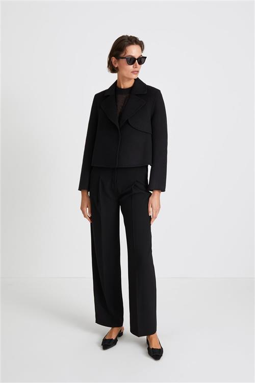 Se Stylein Boville Trousers Kvinde Black Bukser Med Lige Ben Str L - hos Magasin ved Magasin