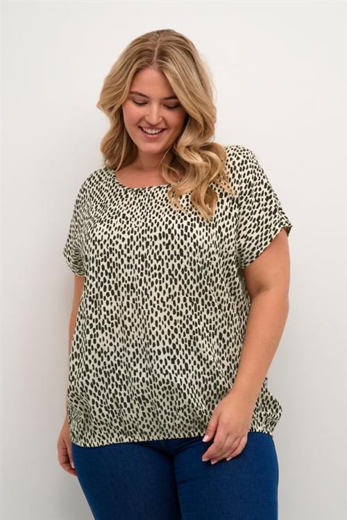 Se Kaffe Curve Kcjenny Top Kvinde Turtledove/black Graphic Dot Toppe Str 46 - hos Magasin ved Magasin