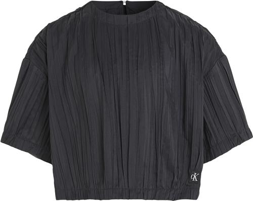 Se Calvin Klein Festive Plisse SS TOP Str 12 år - Beh Kortærmede T-shirts hos Magasin ved Magasin