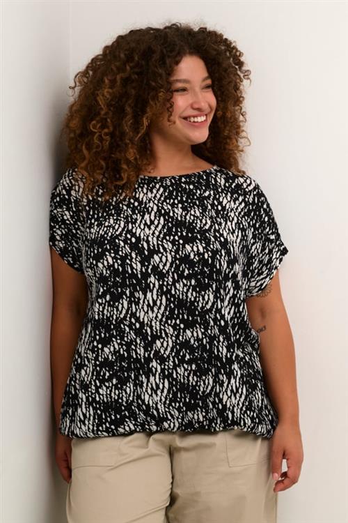 Kaffe Curve Kcami Stanley Printed x Kvinde Black/white Graphic Snake Kortærmede Bluser Loose Fit Str 52 - hos Magasin