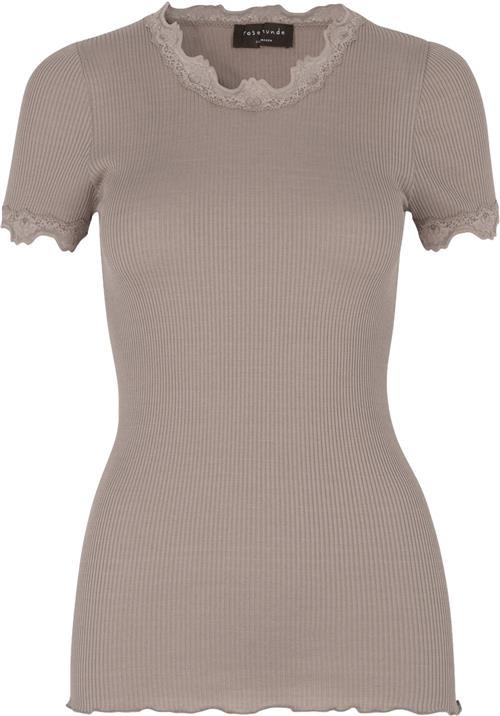 Rosemunde Silk Tshirt w/ Lace Kvinde Sand Kortærmede T-shirts Str M - hos Magasin