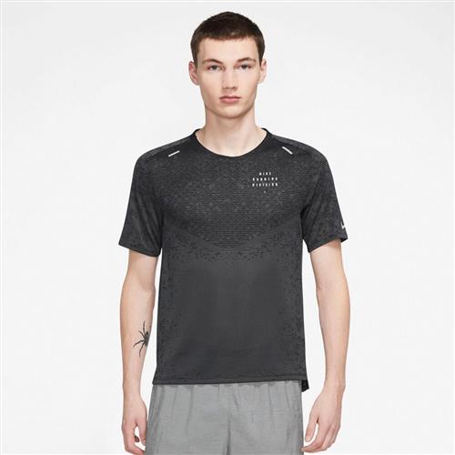 Se Nike Dri Fit Adv Run Division Techknit Lobe T Shirt L - T-shirts hos Magasin ved Magasin