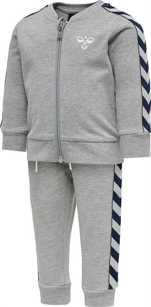 Hummel Hmlbille Tracksuit Str 1-2 mdr / 56 cm - Grå Sweatshirts Bomuld hos Magasin