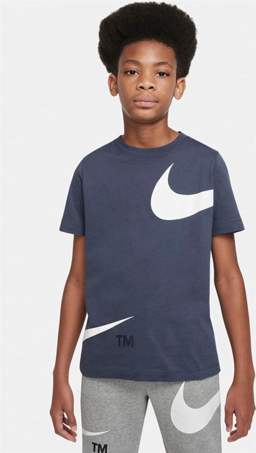 Nike Sportswear T Shirt 147-158 / L - T-shirts hos Magasin