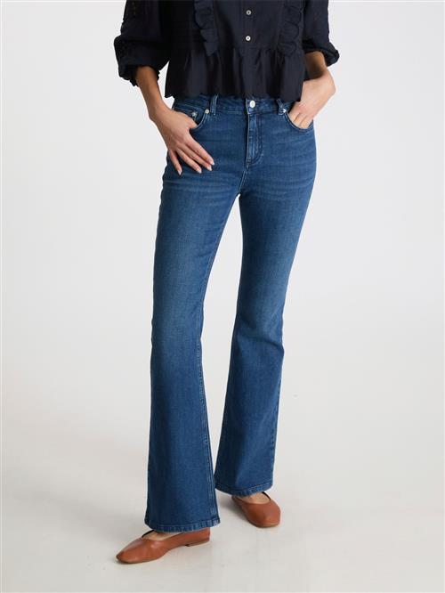 Se Neo Noir Georgina Denim Pants Kvinde Blue Flared Jeans Str 34 Denim - hos Magasin ved Magasin