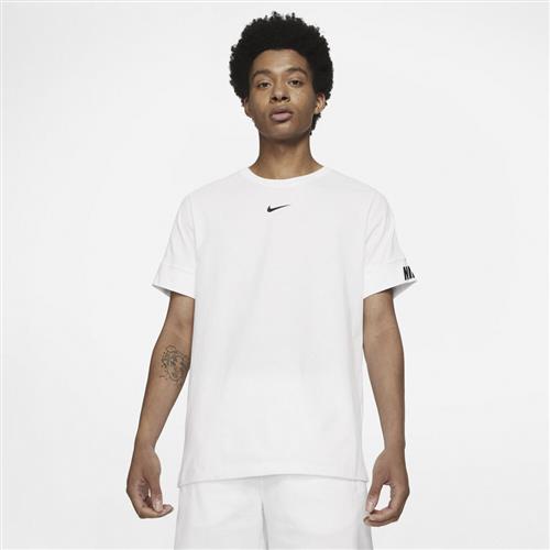 Se Nike Sportswear Repeat T Shirt XXL - T-shirts hos Magasin ved Magasin