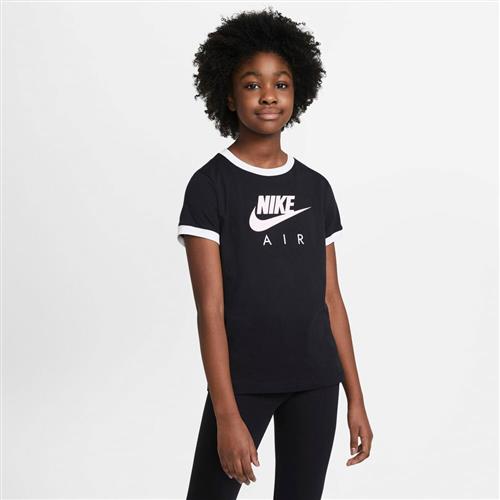 Se Nike Sportswear T Shirt 122-128 / XS - T-shirts Bomuld hos Magasin ved Magasin