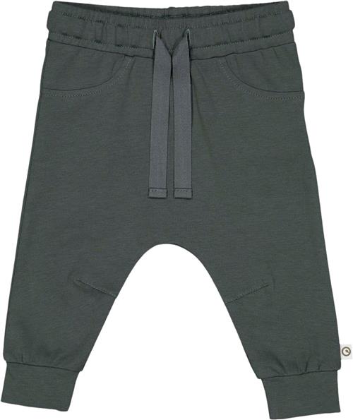 Se Müsli by Green Cotton Cozy me Dart Pants Baby Str 68 - Balance Green Bukser Bomuld hos Magasin ved Magasin