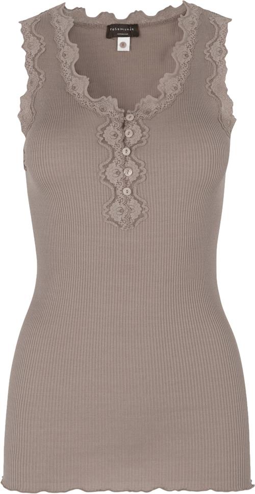 Se Rosemunde Silk top w/ Button & Lace Kvinde Sand Toppe Str S - hos Magasin ved Magasin