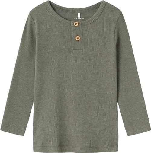 Se Name It Nmmkab LS TOP Noos Str 110 - Dusty Olive/melange Bluser hos Magasin ved Magasin