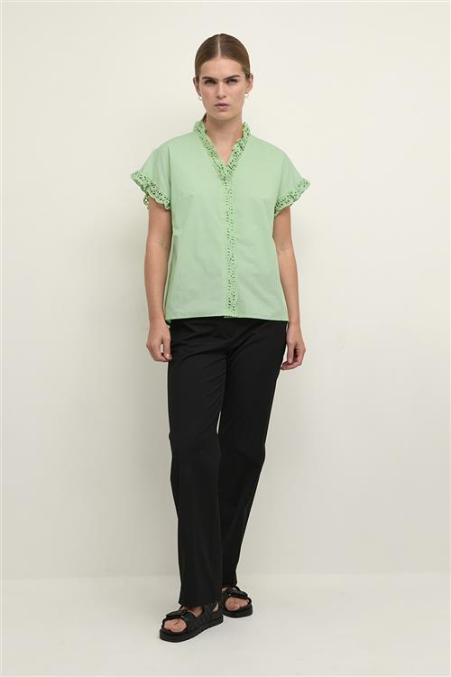 Se Karen by Simonsen Caliopekb Blouse Kvinde Pastel Green Kortærmede Bluser Relaxed Fit Str 42 - hos Magasin ved Magasin