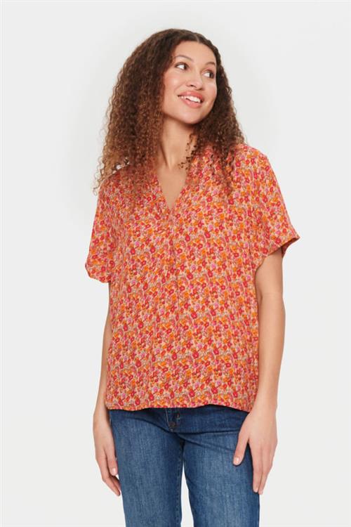 Saint Tropez Agnessz SS Top Kvinde Peach Bloom Small Blooms Kortærmede Bluser Loose Fit Str XS - hos Magasin