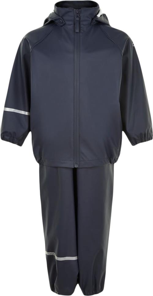 Se CeLaVi Basic Rainwear set Recycle PU Str 110 - Dark Navy Regntøj hos Magasin ved Magasin