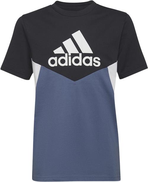 Se adidas Colourblock Tshirt 140 - T-shirts hos Magasin ved Magasin