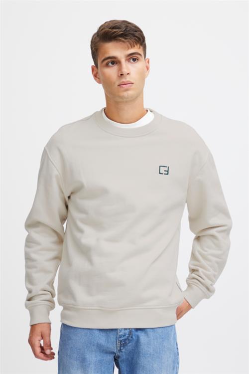 Se Casual Friday Cfsage With Back Embroidery Mand Pumice Stone Sweatshirts Str M - hos Magasin ved Magasin