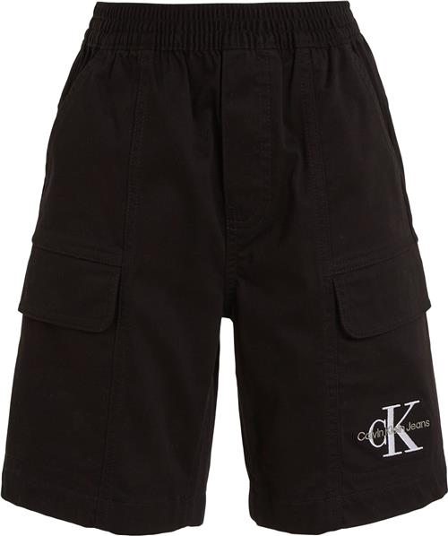 Se Calvin Klein Sateen Cargo Shorts Str 8 år - Beh Shorts & Bloomers hos Magasin ved Magasin