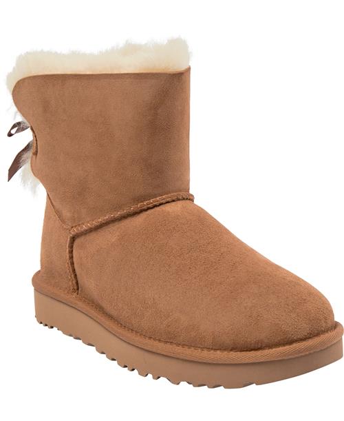 Se UGG W Mini Bailey Bow II Kvinde Chestnut Vinterstøvler Str 39 - hos Magasin ved Magasin