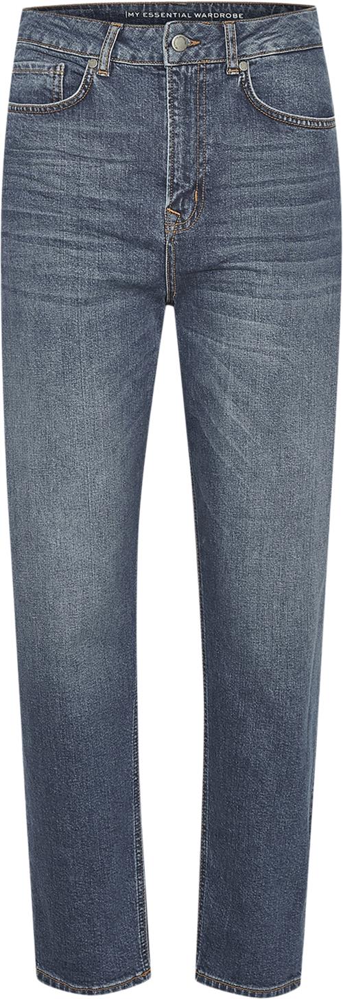 Se My Essential Wardrobe 34 THE MOM 107 Xhigh Straight Y Kvinde Medium Blue Retro Wash Straight Jeans Straight Fit Str 27/29 - hos Magasin ved Magasin