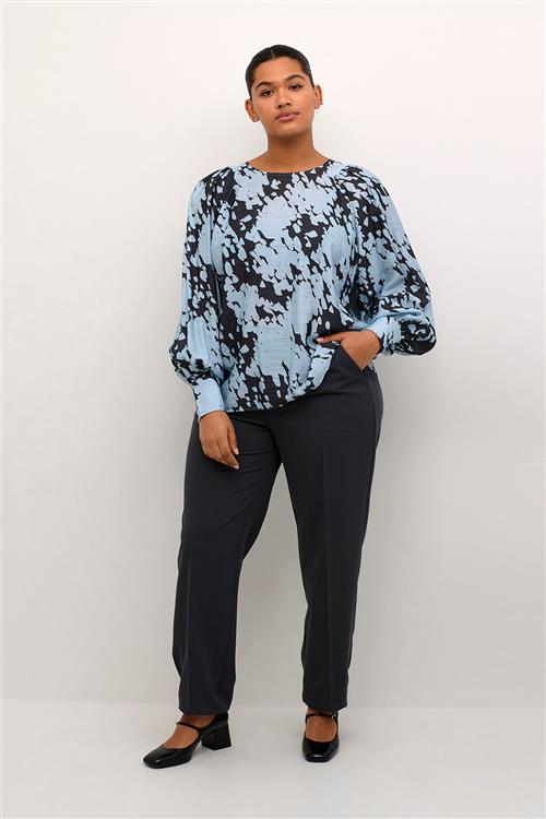 Kaffe Curve Kcluma Blouse Kvinde Grey/blue Graphic Cloud Langærmede Bluser Str 46 - hos Magasin