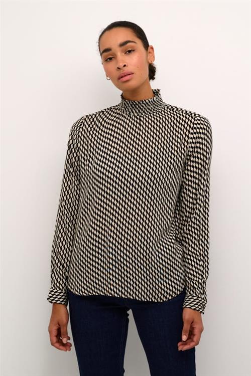 Se Kaffe Kaamber Smock Blouse Printed Kvinde Black_White Wavy Print Langærmede Bluser Str 40 - hos Magasin ved Magasin