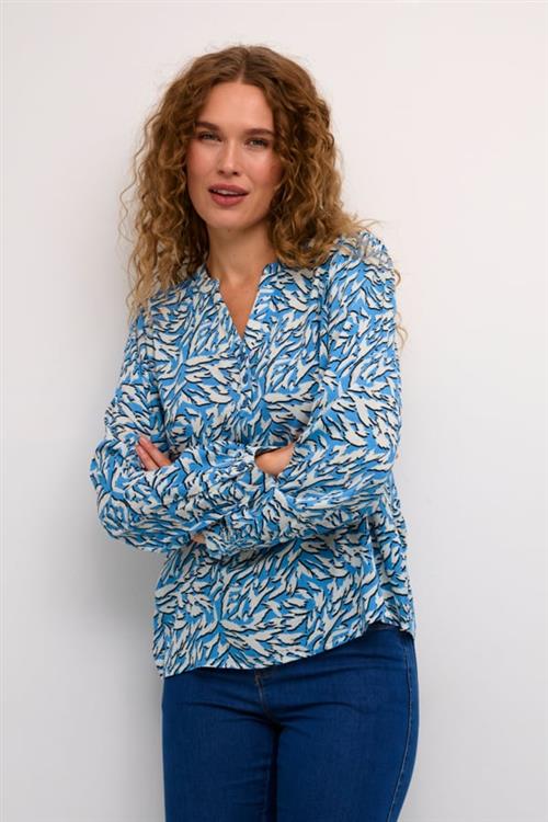 Se Kaffe Kajetta Blouse Kvinde Blue/white Graphic Animal Langærmede Bluser Str 46 - hos Magasin ved Magasin