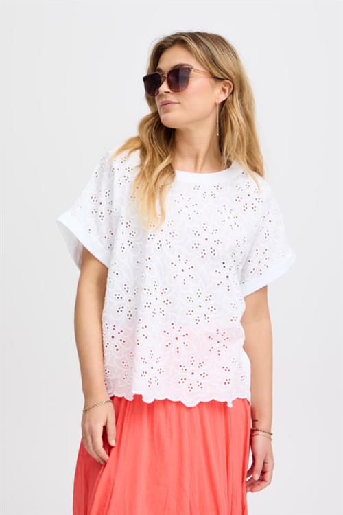 Se Sorbet Sbjacey Flower TEE Kvinde Snow White Kortærmede T-shirts Str M/L - hos Magasin ved Magasin