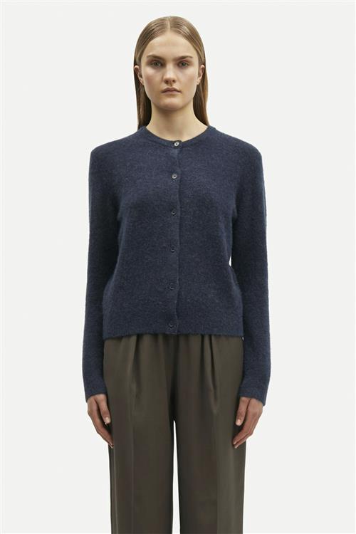 Se Samsøe Samsøe Nor Short Cardigan 7355 Kvinde Outer Space Sweaters Str L - hos Magasin ved Magasin