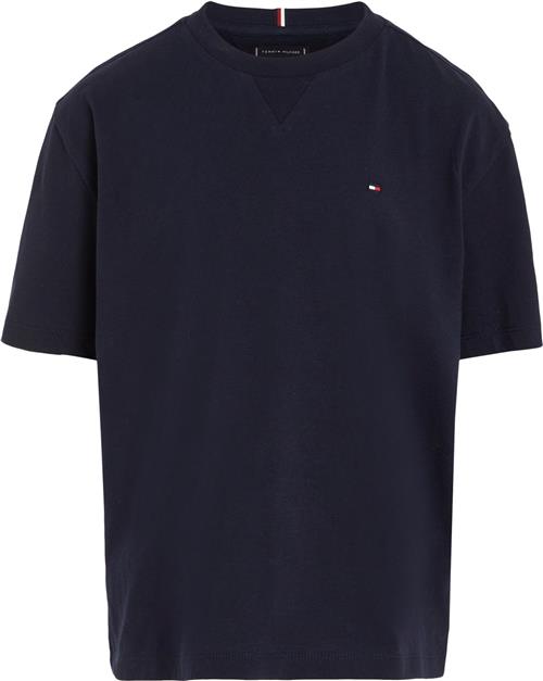 Se Tommy Hilfiger Essential TEE S/S Str 4 år / 104 cm - Desert Sky Kortærmede T-shirts hos Magasin ved Magasin