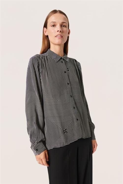 Se Soaked in Luxury Slmolly Shirt Kvinde Monogram Line Print Langærmede Skjorter Casual Fit Str XS - hos Magasin ved Magasin