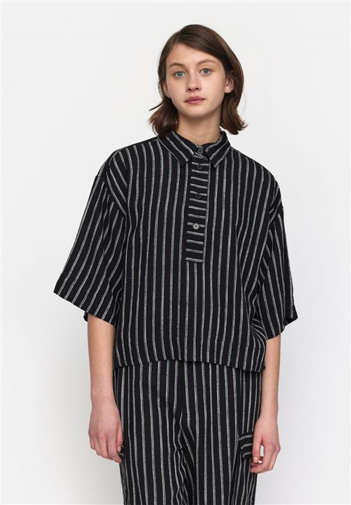 esmé studios Eskasia Boxy Blouse Kvinde Black Pinstripe Kortærmede Bluser Str S - Viskose hos Magasin