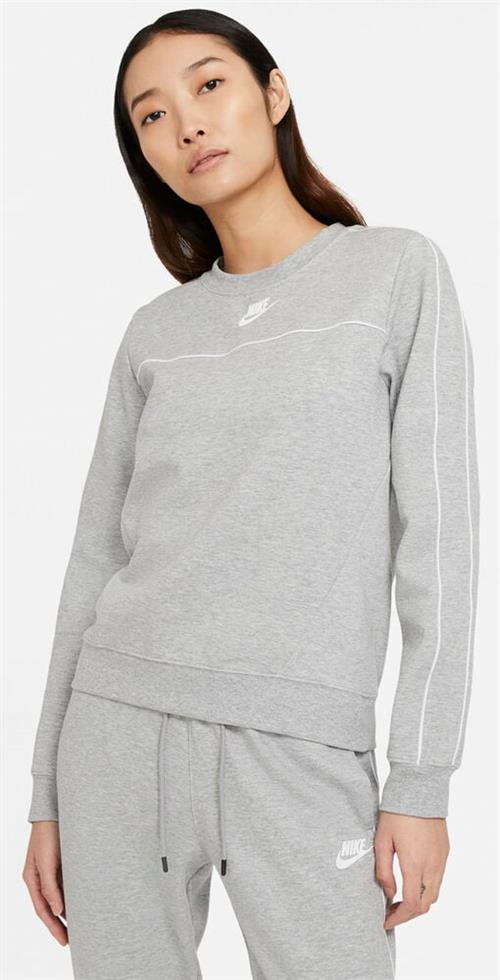 Se Nike Sportswear Sweatshirt S - Hættetrøjer & Sweatshirts hos Magasin ved Magasin