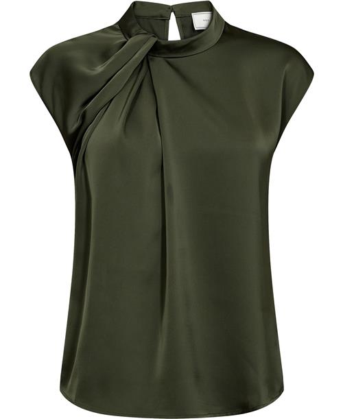 Se Neo Noir Fleur Drapy Satin Blouse Kvinde Army Kortærmede Bluser Str 42 - hos Magasin ved Magasin