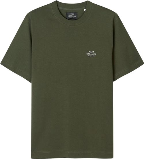 Se Mads Nørgaard - Copenhagen Cotton Jersey Frode Emb Logo Tee Mand Olive Night Kortærmede T-shirts Str L - hos Magasin ved Magasin