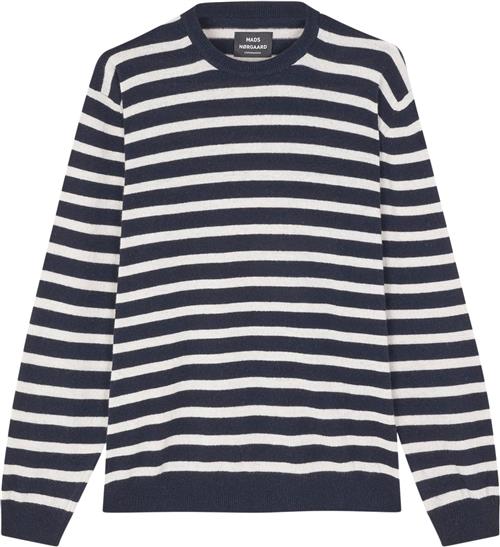 Se Mads Nørgaard - Copenhagen Eco Wool Karsten Stripe Knit Mand Hvid+Blå+Striber Sweaters Str S - hos Magasin ved Magasin