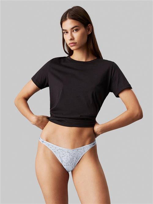 Se Calvin Klein Dipped String Thong G-strenge Str M - hos Magasin ved Magasin