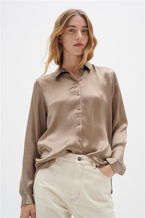 Se InWear Leonore Shirt Premium 100% Silk Kvinde Desert Taupe Langærmede Skjorter Relaxed Fit Str 40 - hos Magasin ved Magasin