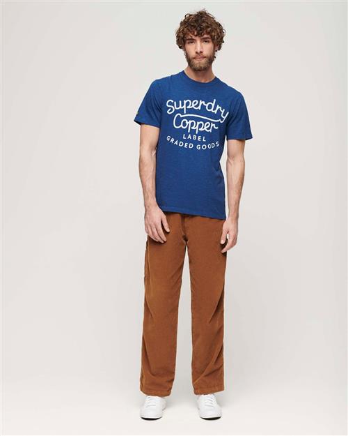 Se Superdry Copper Label Script TEE Mand Pilot Mid Blue Slub Kortærmede T-shirts Str S - hos Magasin ved Magasin