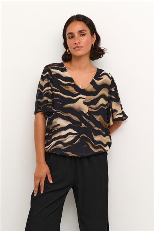 Se Kaffe Kalaila Blouse Kvinde Black/brown Tiger Print Kortærmede Bluser Str 46 - hos Magasin ved Magasin