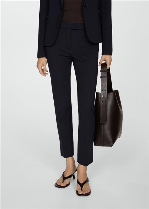 Se MANGO Pleated Suit Trousers Kvinde Navy Bukser Str 40 - hos Magasin ved Magasin