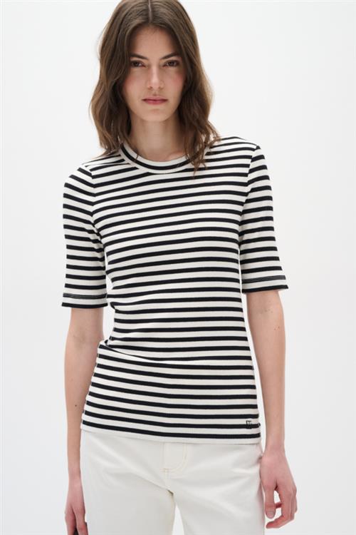 InWear Dagnaiw Striped Tshirt Kvinde Black / Whisper White Kortærmede T-shirts Slim Fit Str L - hos Magasin