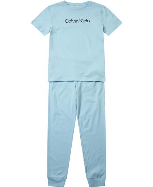 Se Calvin Klein Knit PJ SET SS+Cuffed Pant Str 4-5 år - 0yw Nattøj hos Magasin ved Magasin