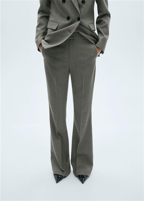 Se MANGO Flared Suit Trousers Kvinde Lt Pastel Grey Bukser Str 32 - hos Magasin ved Magasin