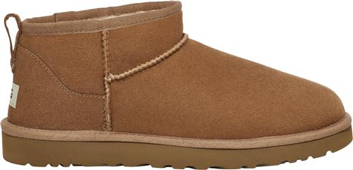 Se UGG M Classic Ultra Mini Mand Chestnut Vinterstøvler Str 42 - hos Magasin ved Magasin