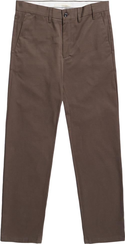 Se Norse Projects Norse Standard Chino Mand Espresso Chinos Str 31/32 - hos Magasin ved Magasin