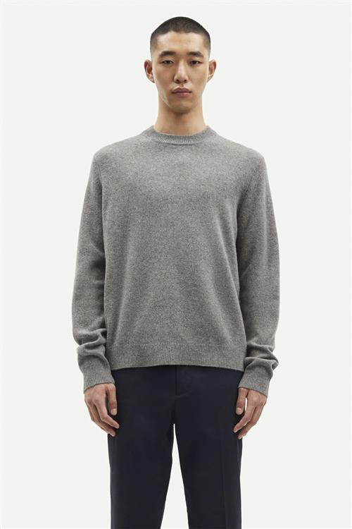 Se Samsøe Samsøe Isak Knit Sweater 15010 Mand Dark Grey Mel. Sweaters Str XL - hos Magasin ved Magasin