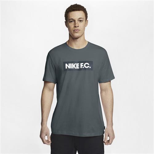 Se Nike F.c. Se11 Fodbold T Shirt L - T-shirts hos Magasin ved Magasin