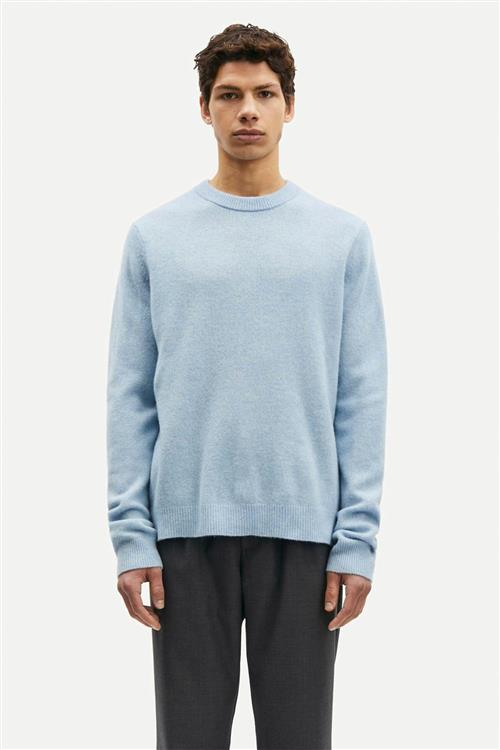 Se Samsøe Samsøe Isak Knit Sweater 15010 Mand Subdued Blue Sweaters Str XXL - hos Magasin ved Magasin